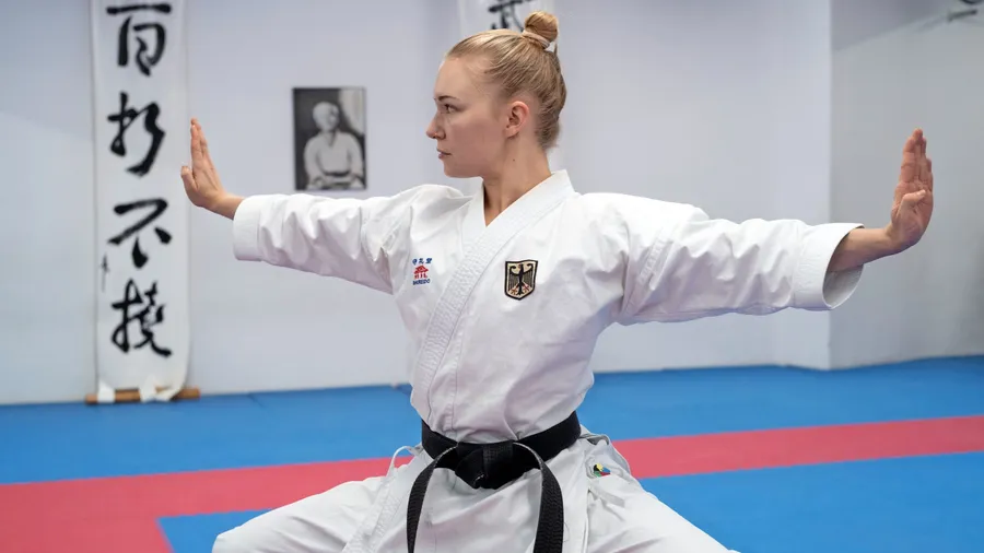 Zwei Mal Weltmeisterin: die Karateka Jasmin Jüttner