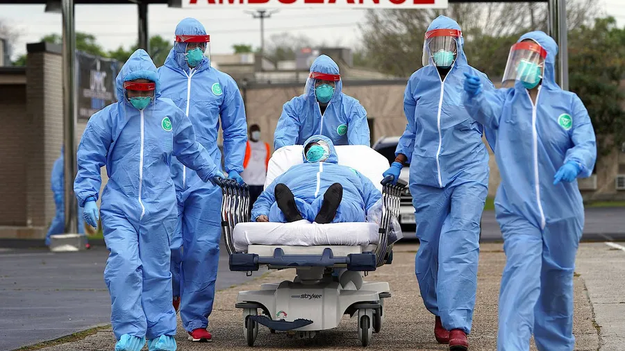 Eine Person wird in Houston nach einem positiven Corona-Test in ein Krankenhaus gebracht (Archivbild aus dem März 2020)