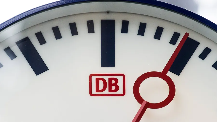 „Intensivprogramm Schiene Rhein-Main“: Nach übermäßig vielen Verfehlungen arbeiten die Deutsche Bahn und der RMV nun gemeinsam an Lösungen.