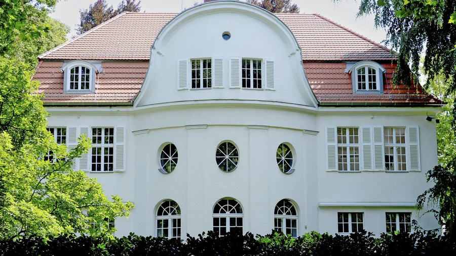 Deutschen Bundespräsidenten steht die Villa Wurmbach zur Verfügung.