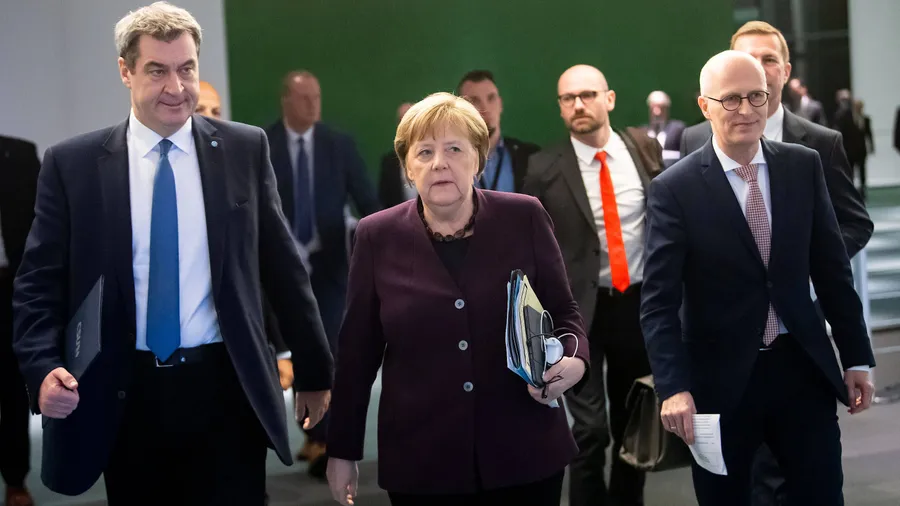 Auf gutem Weg: Markus Söder, Angela Merkel und Peter Tschentscher Mitte März vor einer Pressekonferenz