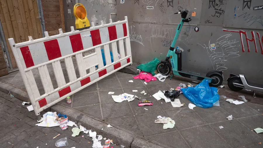 Überall Müll: Hinterlassenschaften an der Moselstraße im Bahnhofsviertel