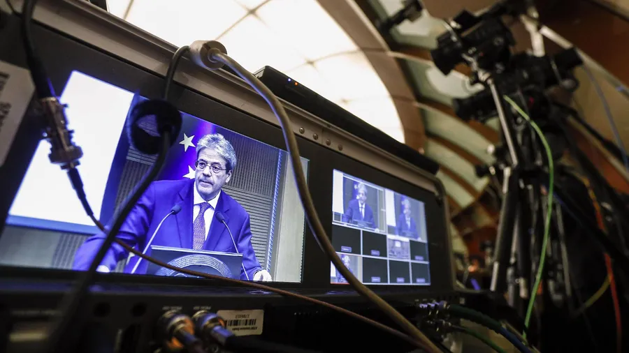 Die Jahresabschluss-Pressekonferenz des italienischen Ministerpräsidenten Paolo Gentiloni wird aus einem Saal des Palazzo Montecitorio, dem Sitz der italienischen Abgeordnetenkammer, übertragen.