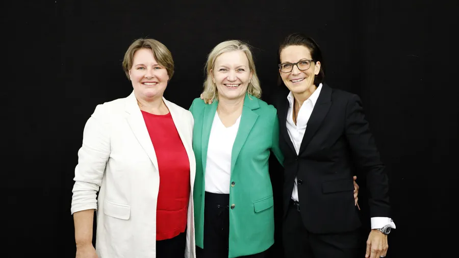 Haben Rezepte, um Talente über 45 zu halten: Andrea Diehl (links), Birgit Oßendorf-Will (Mitte) und Caroline von Kretschmann