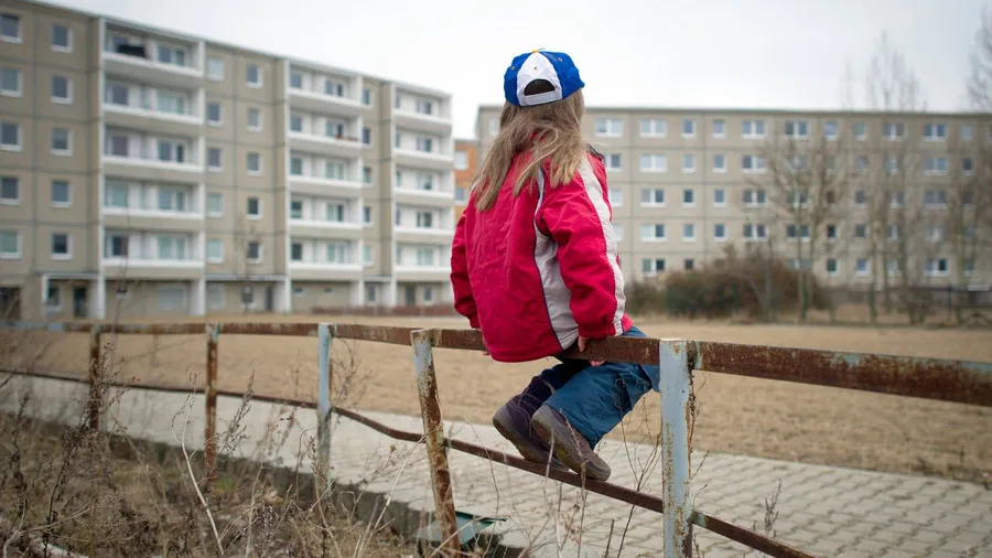 Wie groß sind die Chancen? Mädchen in einer Plattenbau-Siedlung