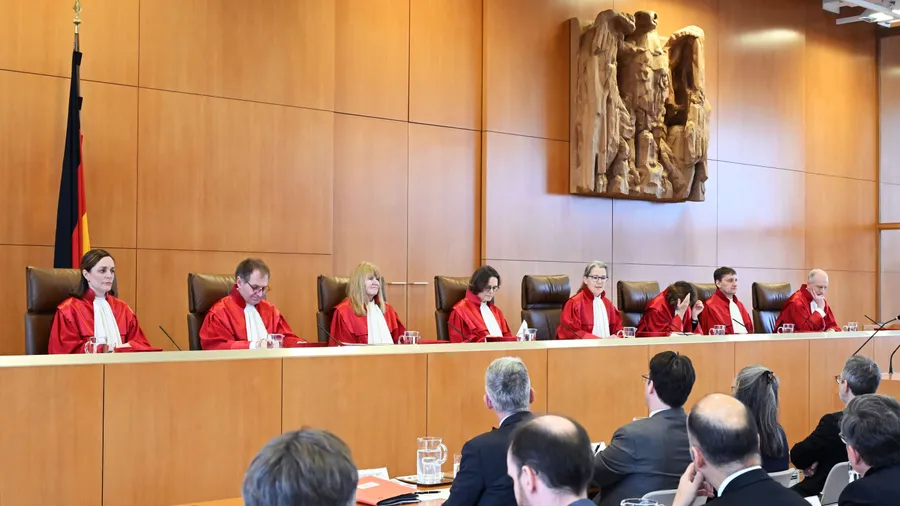 Der zweite Senat drückt beim Thema Wahlprüfung auf das Gaspedal.