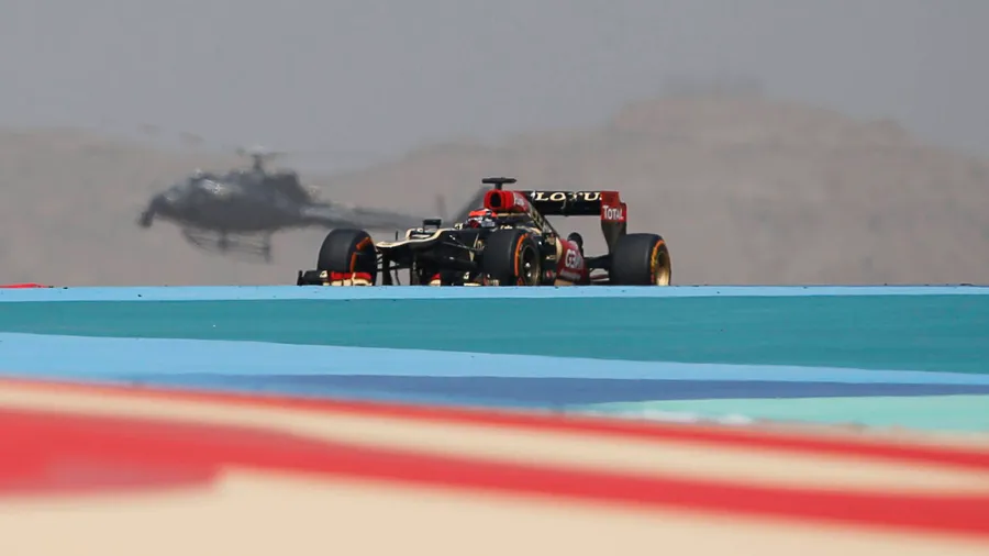 Streng bewacht: Kimi Räikkönen beim Training in Bahrein