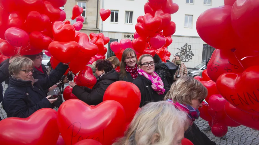Es ist nicht alles rosa: Katrin Budde (zweite von rechts) versucht, mit der SPD nicht unterzugehen.