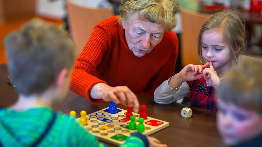 Betreutes Wohnen oder Pflegeheim - viele Menschen versuchen in den eigenen vier Wänden alt zu werden.