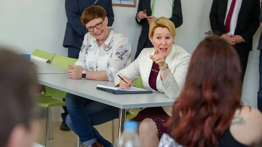 Franziska Giffey in der Berufsfachschule für Altenpflege im Johannesstift in Berlin-Spandau