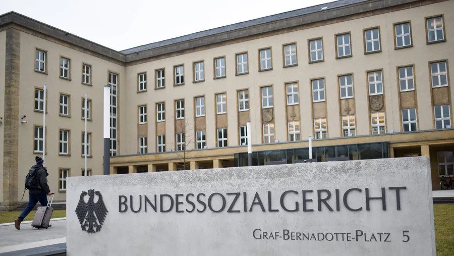 Bundessozialgericht: Existenzminimum der EU-Ausländer muss durch Sozialhilfe gesichert sein.