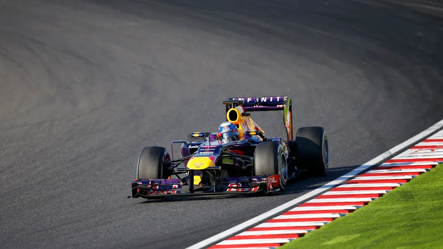 Einsame Klasse: Sebastian Vettel fährt auch in Suzuka sein eigenes Rennen und gewinnt zum fünften Mal in Serie