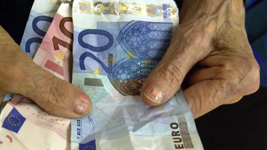 Geht es nach dem neuen Rentenpaket, können sich Senioren über mehr Euro im Geldbeutel freuen.
