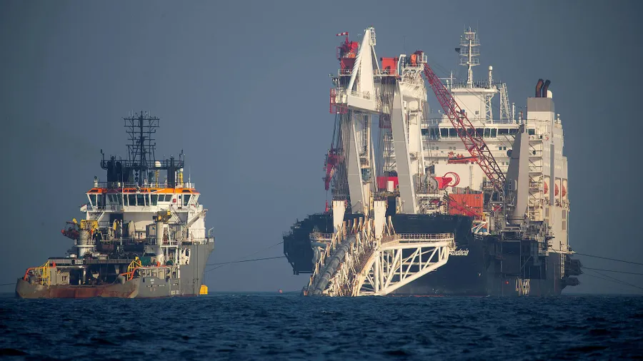 Das Nord-Stream 2-Verlegeschiff Audacia vor der Insel Rügen