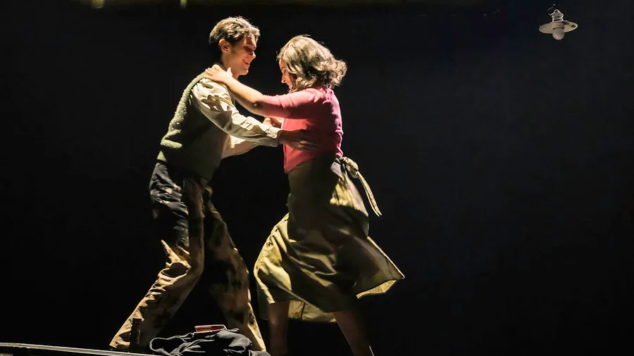 Florian Wugk und Susanna Edelmann in der Osnabrücker Inszenierung von „Peter van Pels“