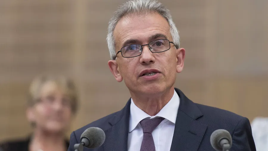 Genugtuung über Umdenken der CDU bei RMV-Tarifpolitik in Frankfurt: Oberbürgermeister Peter Feldmann (SPD)