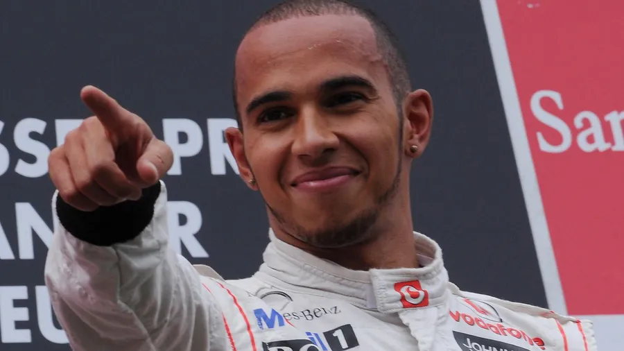Zuletzt ein seltenes Bild: Hamilton in Siegerpose