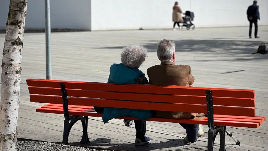 Viele Probleme in Deutschland lassen sich auf die Überalterung der Gesellschaft und die niedrige Geburtenzahl zurückführen.