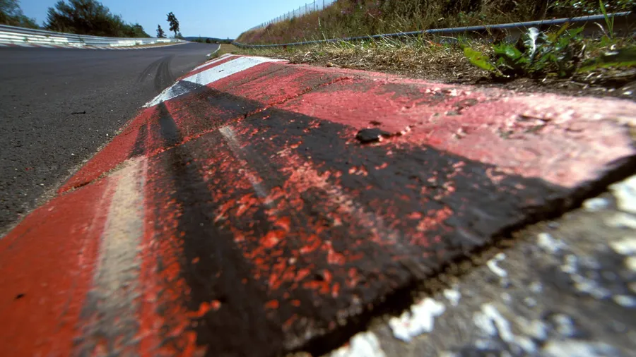 Wohin des Weges? Die Formel 1 rast mit Vollgas auf die nächste Kurve zu, ohne Vorstellung von der weiteren Streckenführung