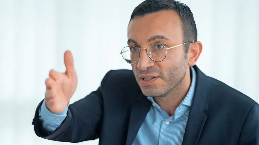 „Soziale Sicherheit dank starker Wirtschaft“: Mike Josef will die Frankfurter von sich überzeugen.