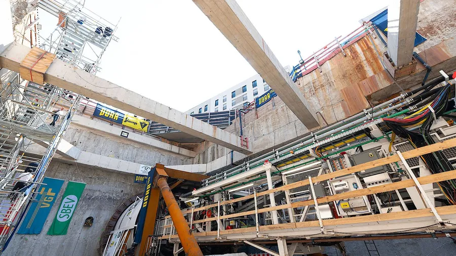 Mit einer Tunnelvortriebsmaschine werden im Frankfurter Europaviertel die Röhren für die U5 gefertigt.