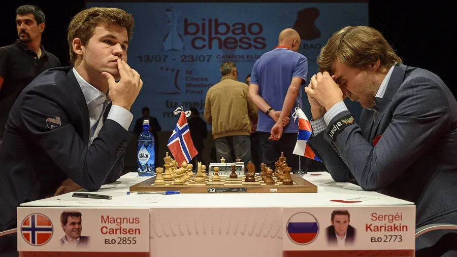 Denksport: Magnus Carlsen (links) ist der Favorit – Sergej Karjakin wird daher des Öfteren ins Grübeln kommen.