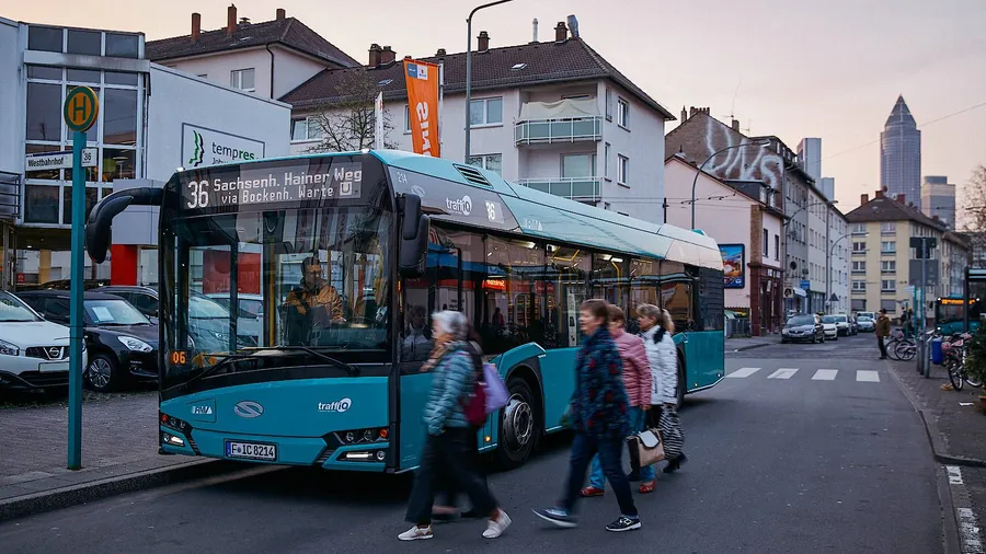 Kampf gegen Diesel-Fahrverbote: Kann ein Netzausbau im Nahverkehr die Autofahrer Frankfurts retten?