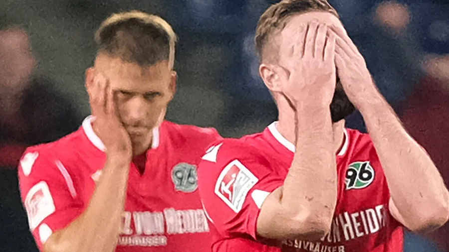 Hannovers Marc Stendera (rechts) traf gegen Darmstadt, doch das Tor zählte nicht.