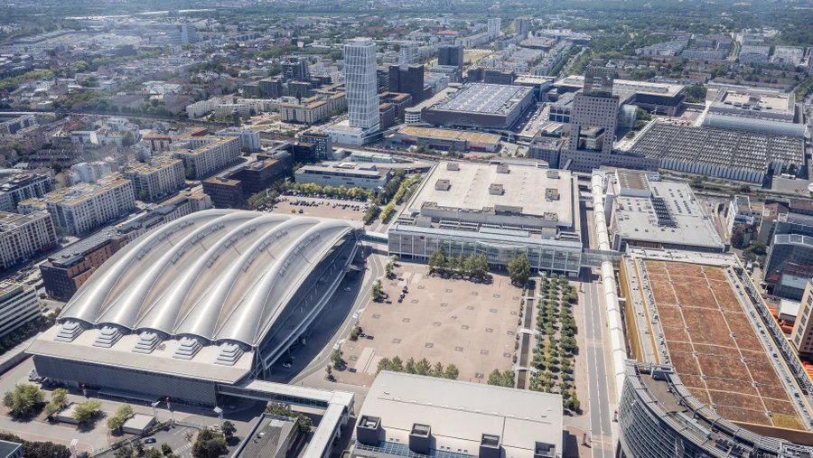 Großflächig: Die Messe Frankfurt füllt ihre Hallen nur zum Teil.