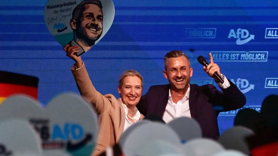 Die AfD-Bundesvorsitzende Alice Weidel und der sachsen-anhaltische Spitzenkandidat Ulrich Siegmund am Samstag in Magdeburg