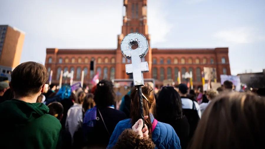Teilnehmer einer Demonstration zum Weltfrauentag im März in Berlin