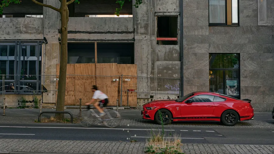 Auffällig: Sportwagen ziehen oft alle Blicke auf sich. (Symbolbild)