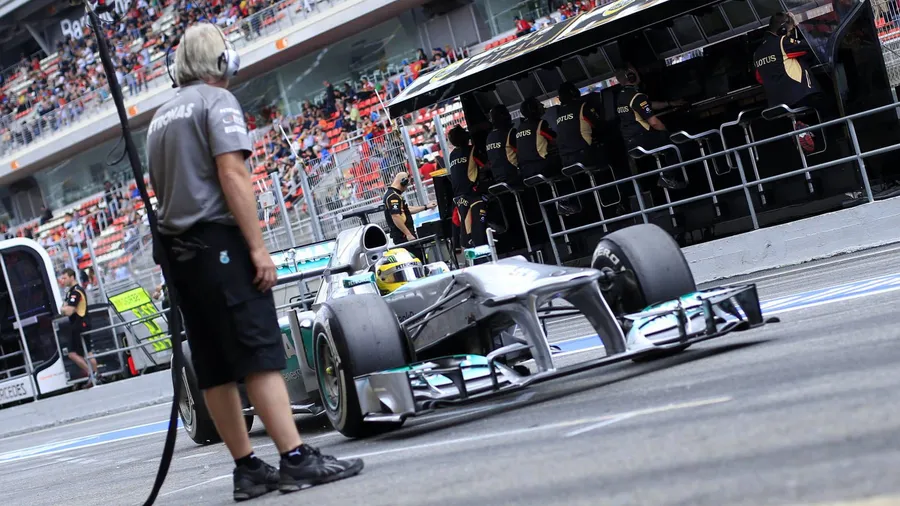 Sieht langsam aus - aber erst nach getaner Arbeit: Nico Rosberg geht in Barcelona von der Pole ins Rennen