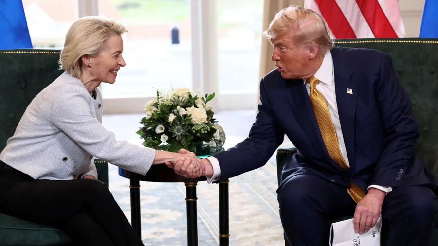 EU-Kommissionspräsidentin Ursula von der Leyen und US-Präsident Donald Trump in Turnberry, Schottland am 27. Juli 2025