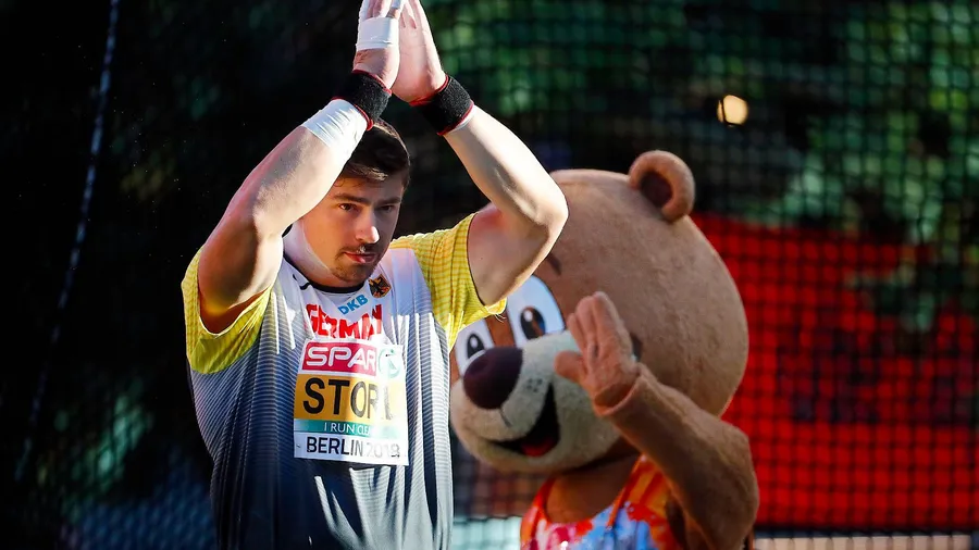 David Störl erreicht das Kugelstoßfinale ohne Mühe.