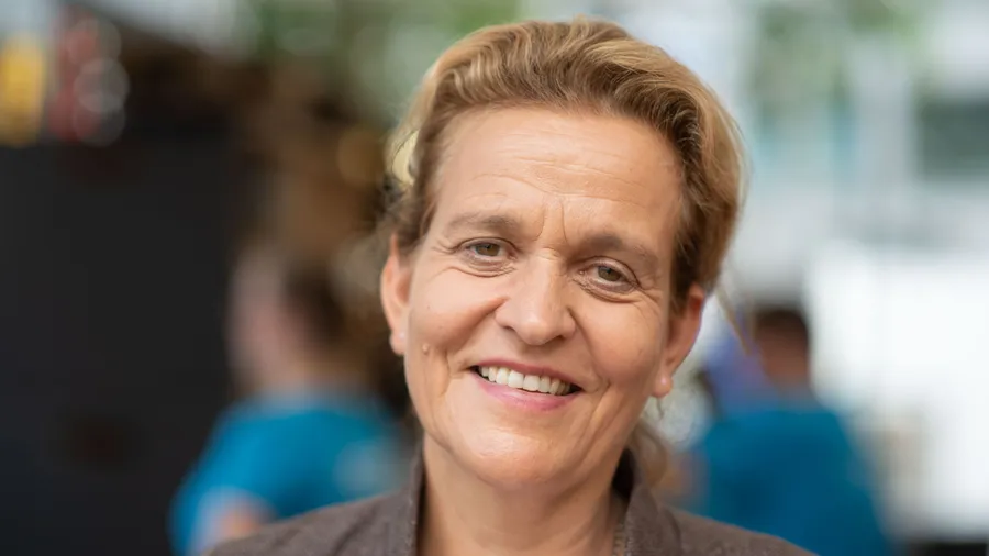 Maja Wolff, Organisatorin des Grüne Soße Festivals, will als unabhängige Bewerberin bei der nächsten Oberbürgermeisterwahl in Frankfurt kandidieren.