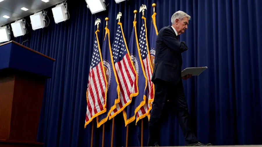 Der Vorsitzende der US-Notenbank, Jerome Powell, verlässt am Ende einer Pressekonferenz am 17. September 2025 in Washington den Saal.
