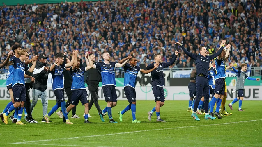 Bei der Stadioneröffnung: Darmstadt jubelt