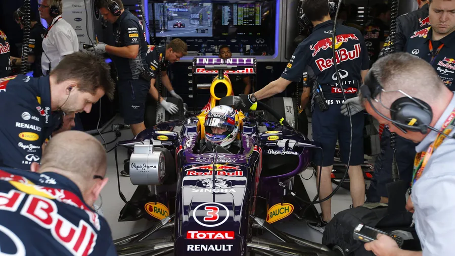 Sie werkeln so vor sich rum: Wo bleibt bei Red Bull der Teamgeist?
