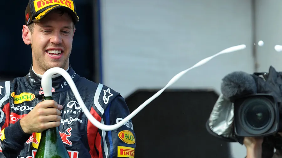 Sekt nicht nur an Silvester: Sebastian Vettel will auch in 2012 Champagnerduschen genießen