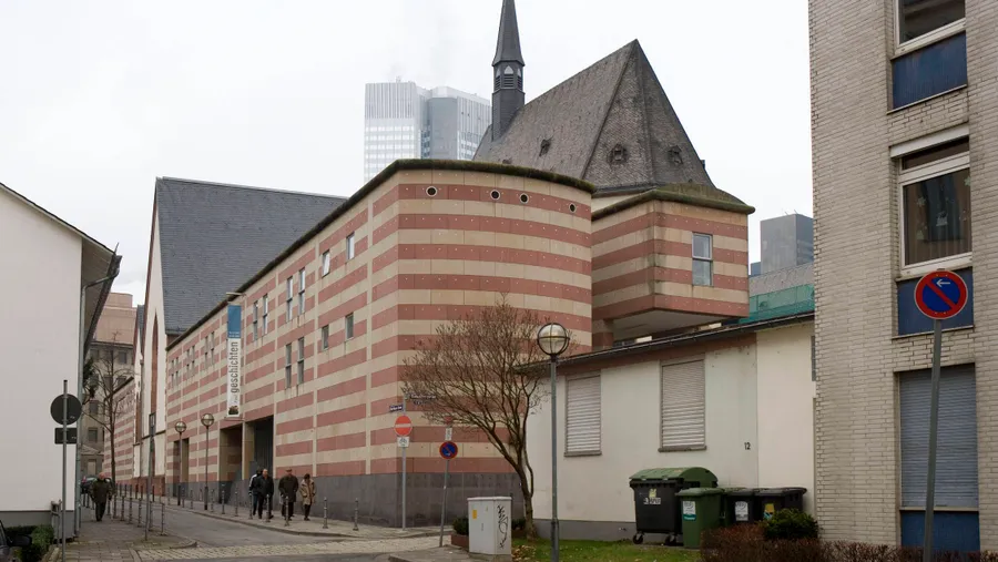 Bald mit Halbleiter? Kulturdezernent Semmelroth überlegt wohl, der Direktorin des Stadtarchivs auch die Leitung für das Archäologische Museum zu übertragen. (Archivbild)