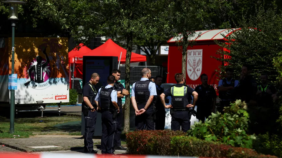 Sicherheitskräfte am Samstag nach dem Messeranschlag in Solingen