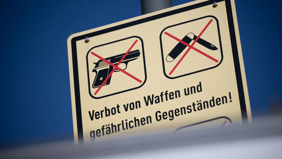 Hessen will alle Schulen zu Waffenverbotszonen erklären.