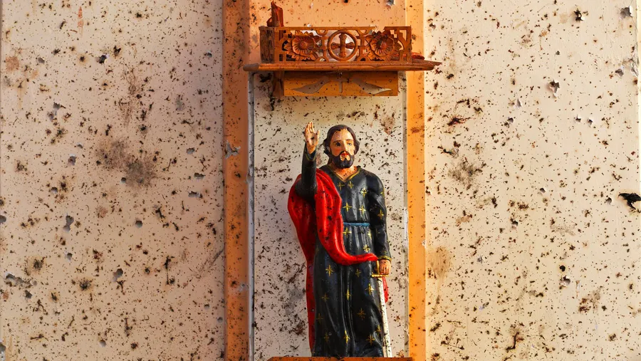 Eine Statue in der Kirche St. Sebastian in Negombo, Sri Lanka, in der am Ostersonntag ein terroristischer Anschlag verübt wurde.