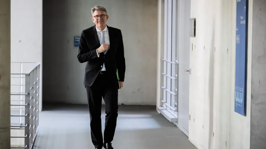 Wolfram Weimer, Staatsminister für Kultur und Medien, kommt zum Ausschuss für Kultur und Medien ins Paul-Löbe-Haus des Deutschen Bundestages.