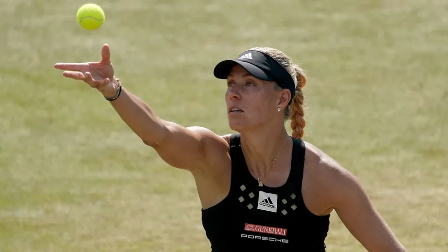 Aufschlag Kerber: Die frühere Turniersiegerin trifft in Wimbledon auf Kristina Mladenovic