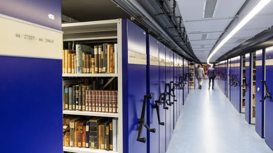 Bald kein Arbeitsplatz für Hilfskräfte mehr: Magazin der Frankfurter Universitätsbibliothek