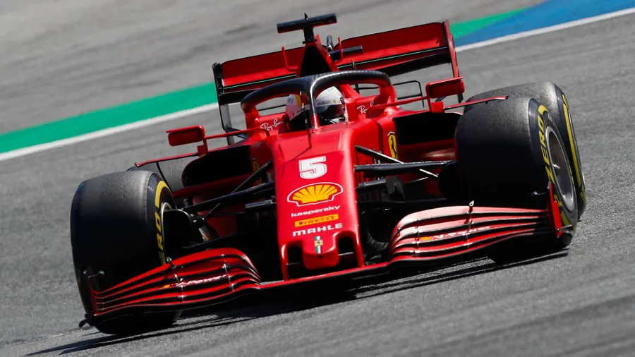 Die Fahrt von Sebastian Vettel in Österreich endete schon nach wenigen Metern.