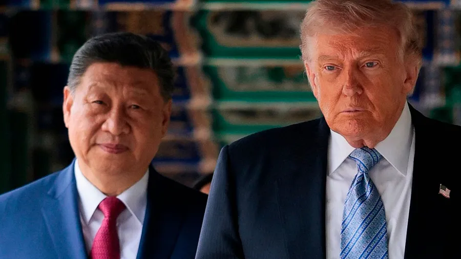 US-Präsident Donald Trump beim Freundschaftsspaziergang durch den Zhongnanhai-Garten mit dem chinesischen Präsidenten Xi Jinping.