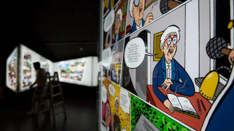 Eine Wand mit Comics in einem Museum